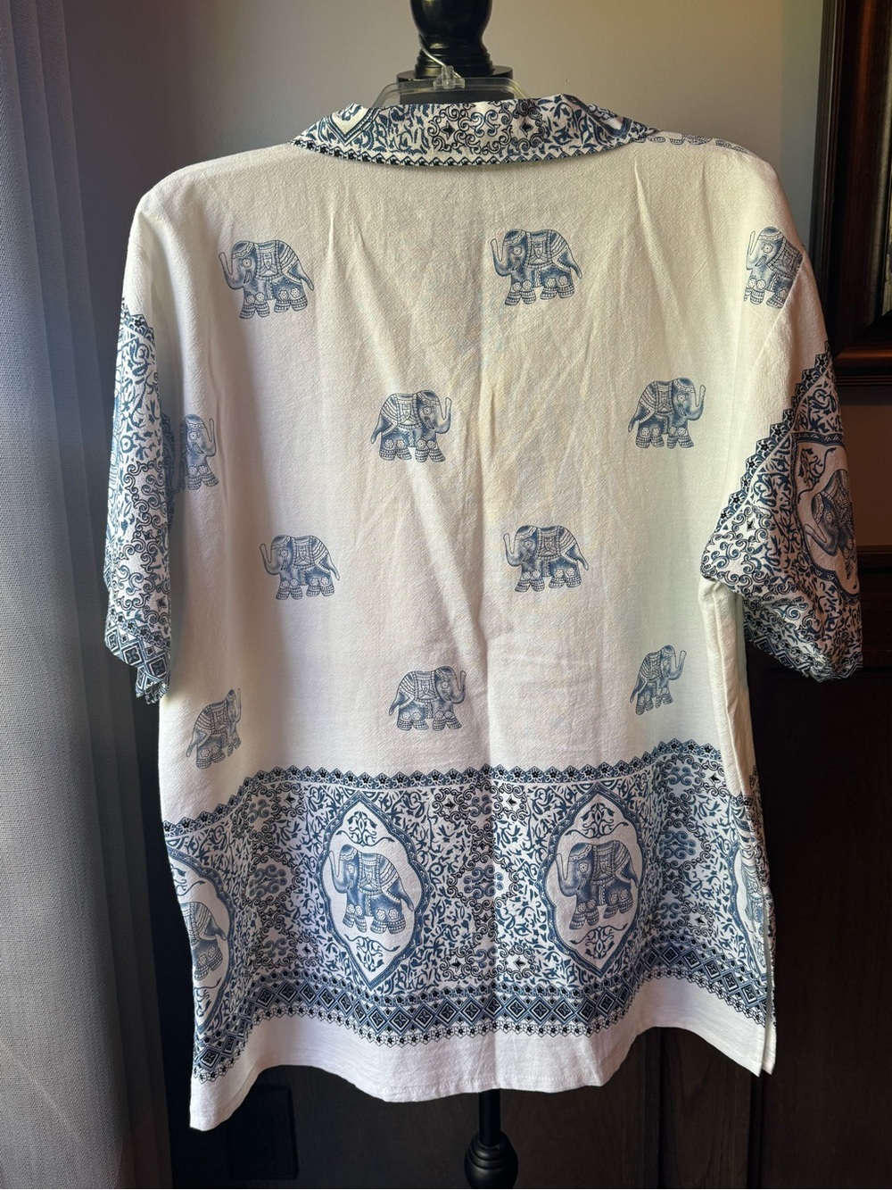 Men's Cotton White Casual Button-Down Shirt with Blue Elephant Print xl - Picture 2 of 6
